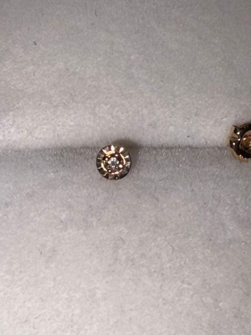 k18 0.03刻印フルーテッド型ピアス