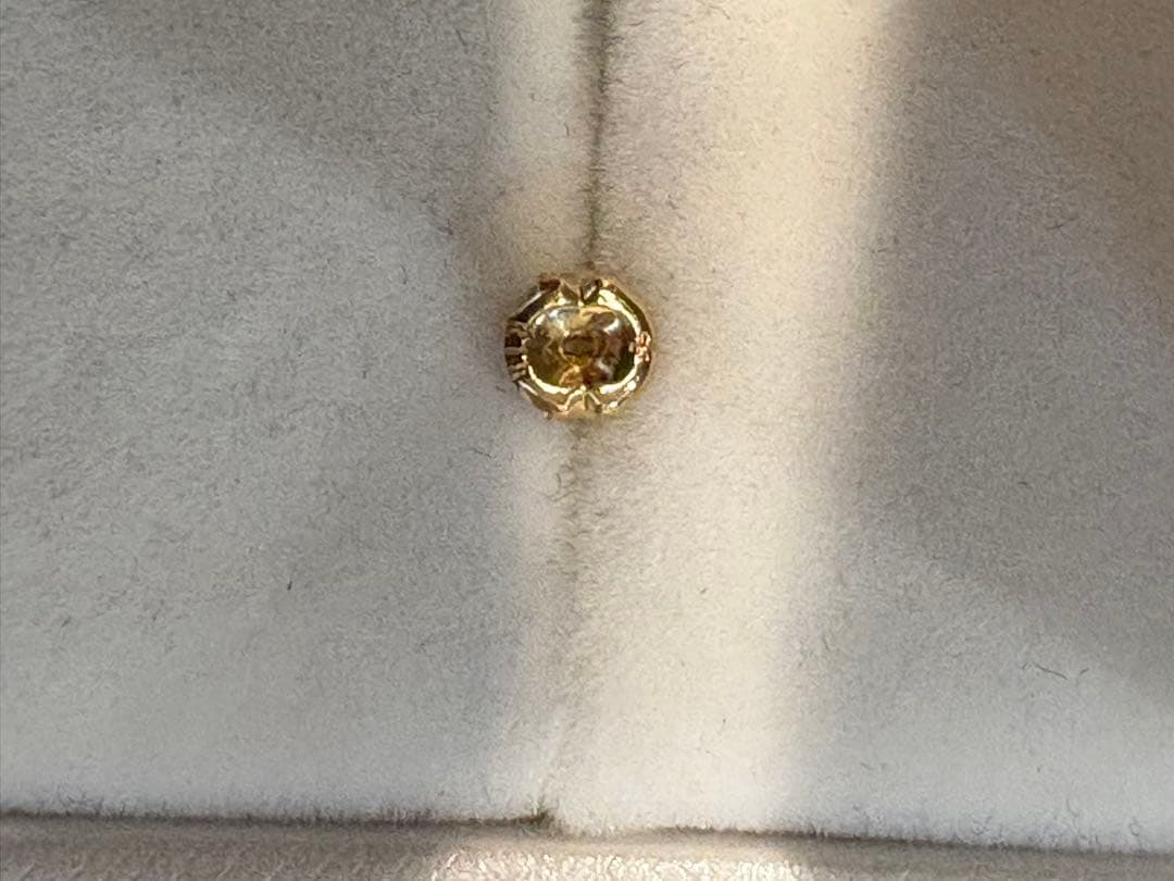 k18 0.03刻印フルーテッド型ピアス