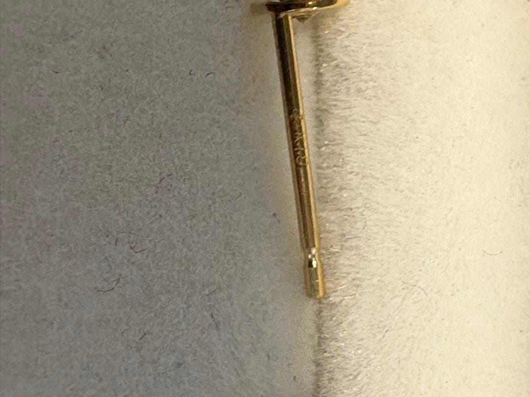 k18 0.03刻印フルーテッド型ピアス