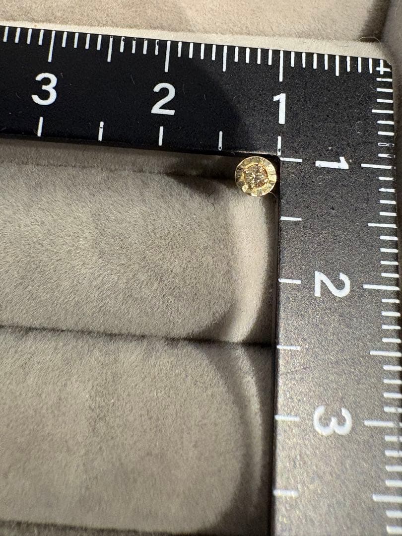 k18 0.03刻印フルーテッド型ピアス