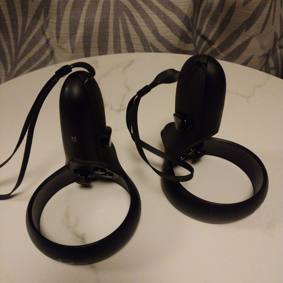  Quest VRヘッドセットとコントローラー