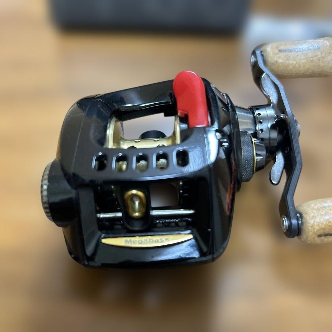 美品　Megabass Orochi 左巻きリール 7.1:1