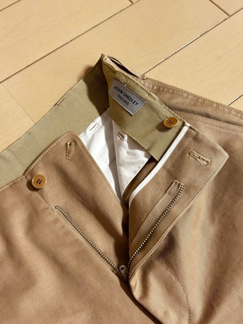 【美品】john smedley　ベージュ チノパン