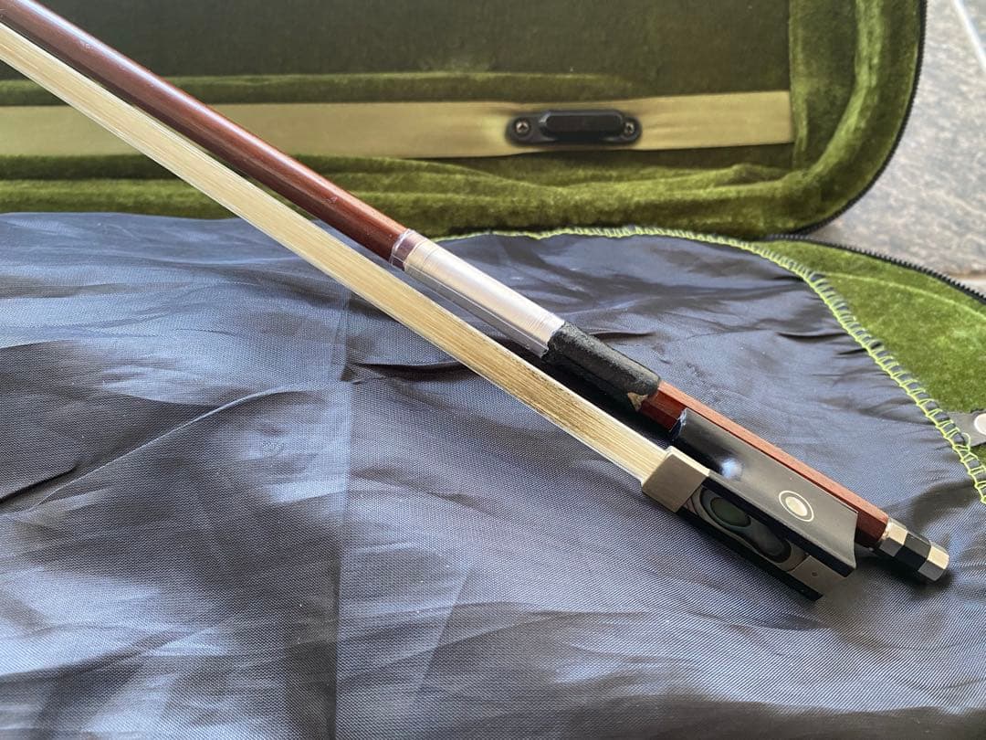 分数バイオリン1/4 弓と肩当て、ケース付き