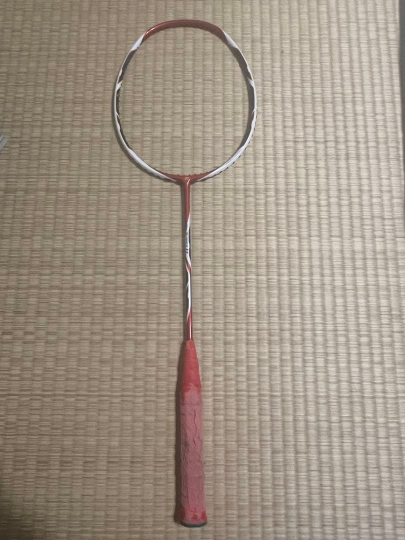 バドミントンラケット 赤と白
