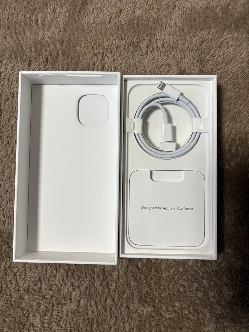 Apple iPhone 13 ホワイト