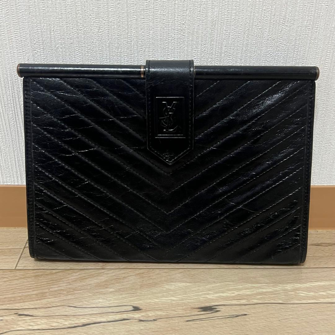 美品 イヴサンローラン Vステッチ クラッチバッグ カサンドラロゴ レザー 黒色