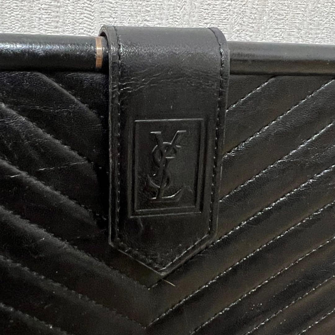 美品 イヴサンローラン Vステッチ クラッチバッグ カサンドラロゴ レザー 黒色