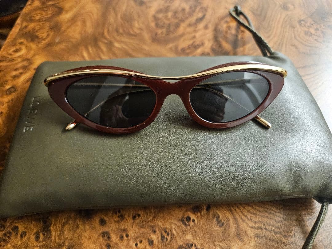 キ*プ様 常田大希着用 同型同色 LOEWE ワールサングラス 赤