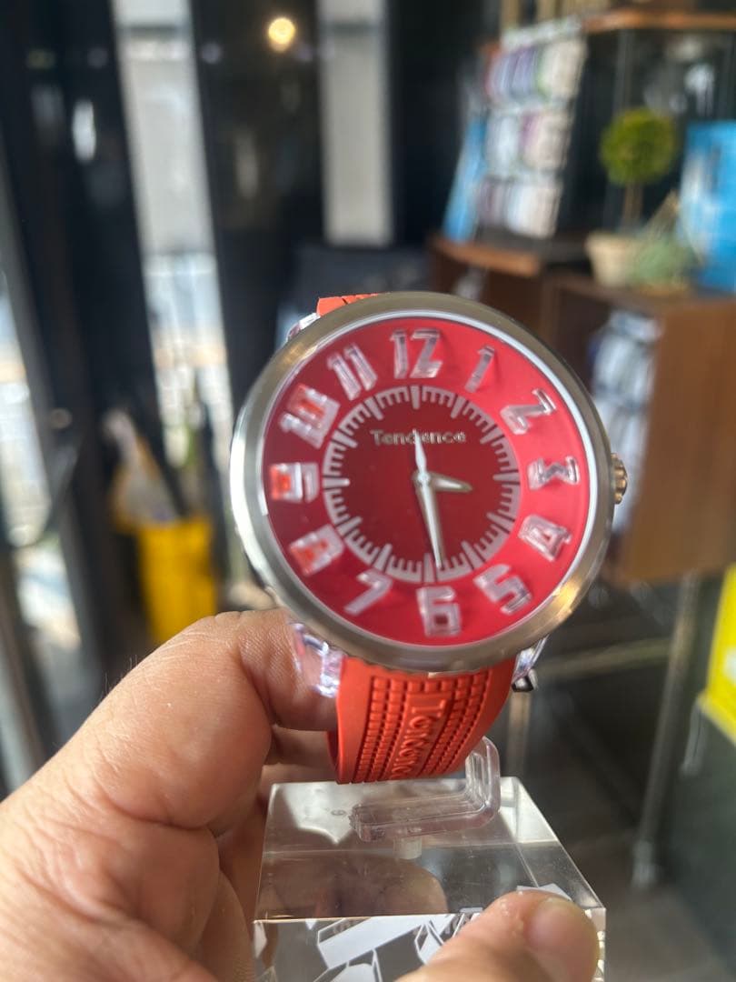 Tendence フラッシュレッドラバーベルト時計