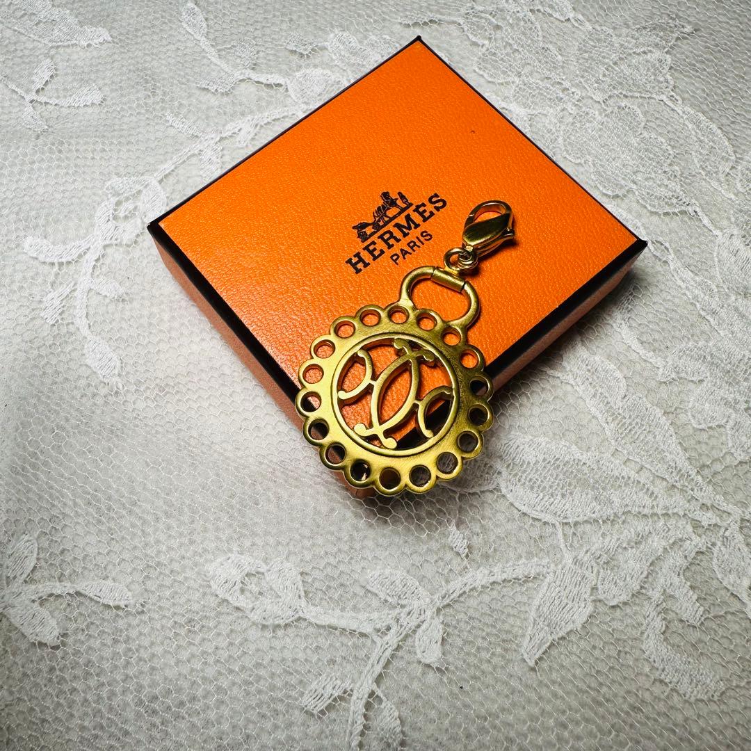 エルメス　ハバ　ペンダントトップBoucle Fantaisie アクセサリー