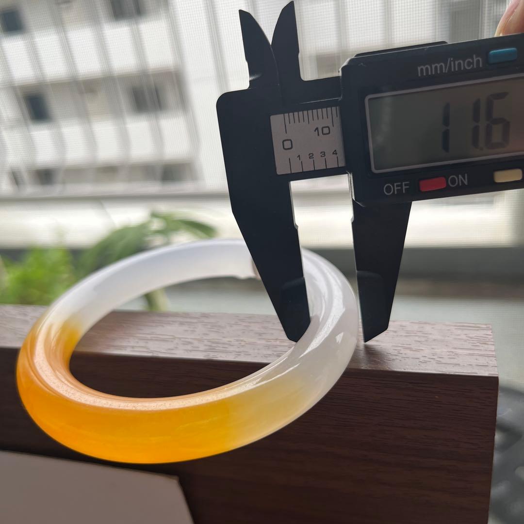 美品半黄翡円型バングル