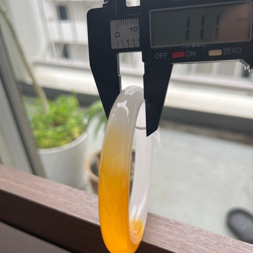 美品半黄翡円型バングル