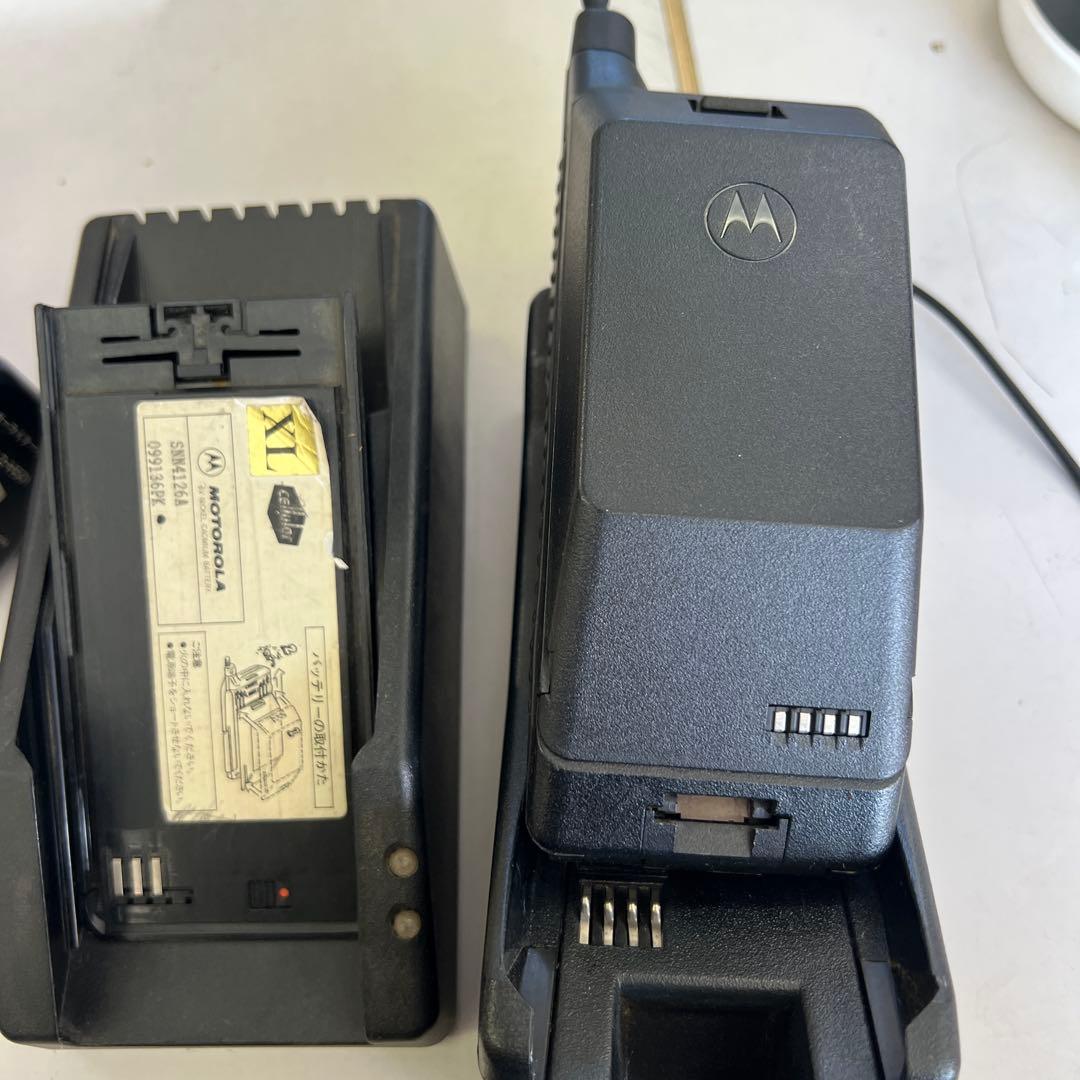 希少 セルラー　 モトローラ 充電器、バッテリー　2台付き