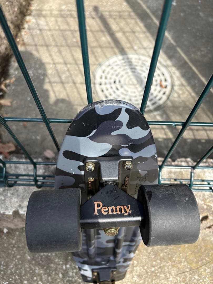 Penny 22インチ ブラックナイト カモフラ