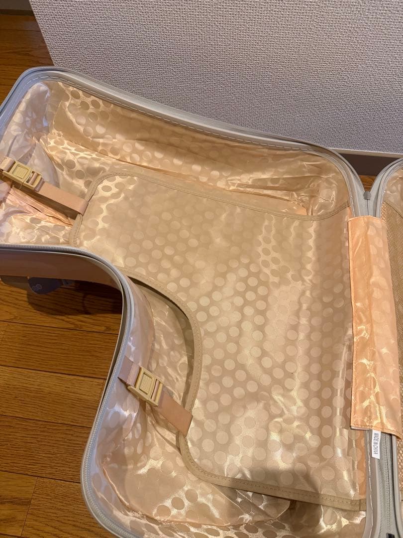 ノリッコ　キャリーケース　くすみピンク　座れるキャリーケース