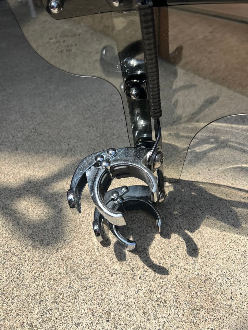 値下げ‼️ハーレーダビッドソン　ワンタッチ　純正スクリーンシールド　49mm対応