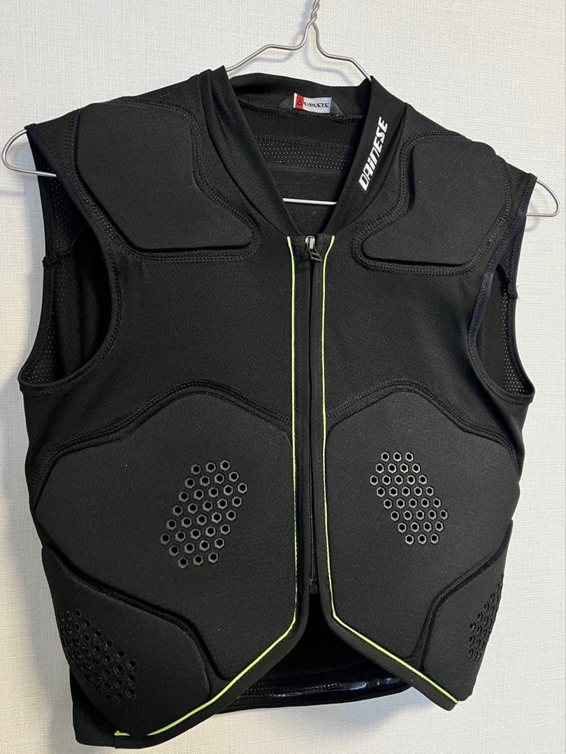 ①ダイネーゼ　プロテクター　ベスト　Mサイズ