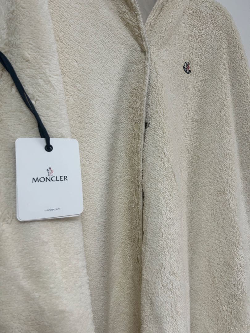 MONCLER フード付きリバーシブルベージュポンチョ新品　未使用　タグ付