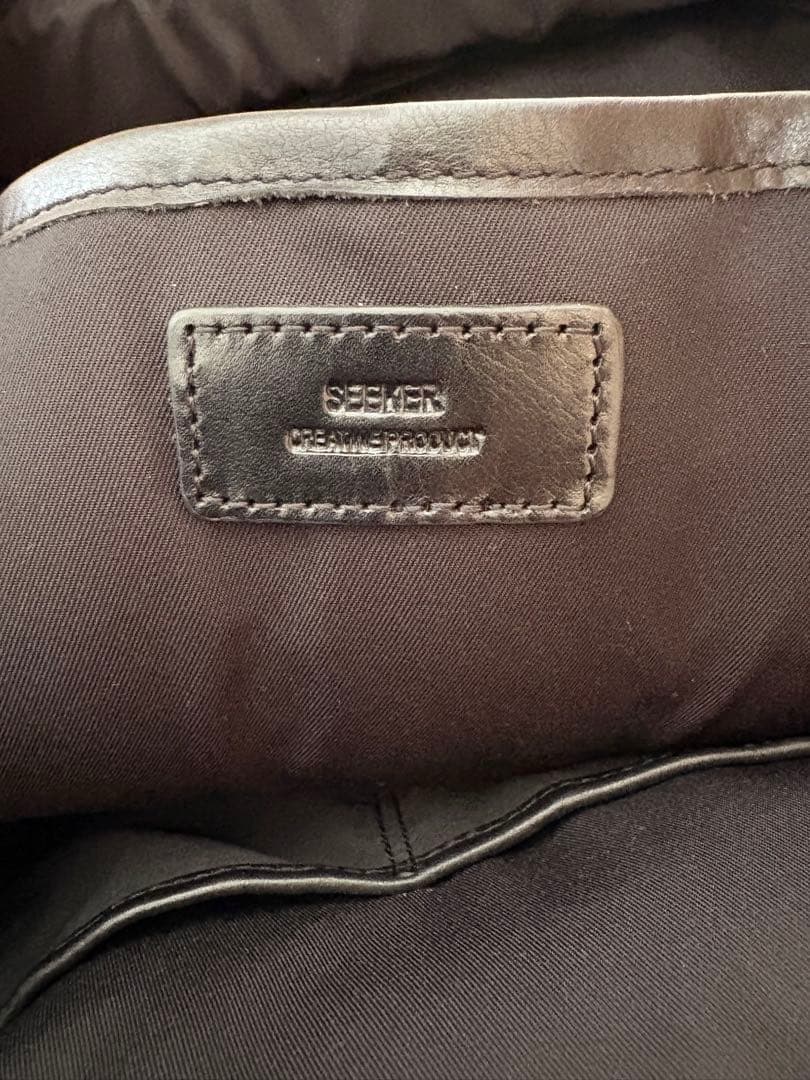 オイルレザー製黒バックパック