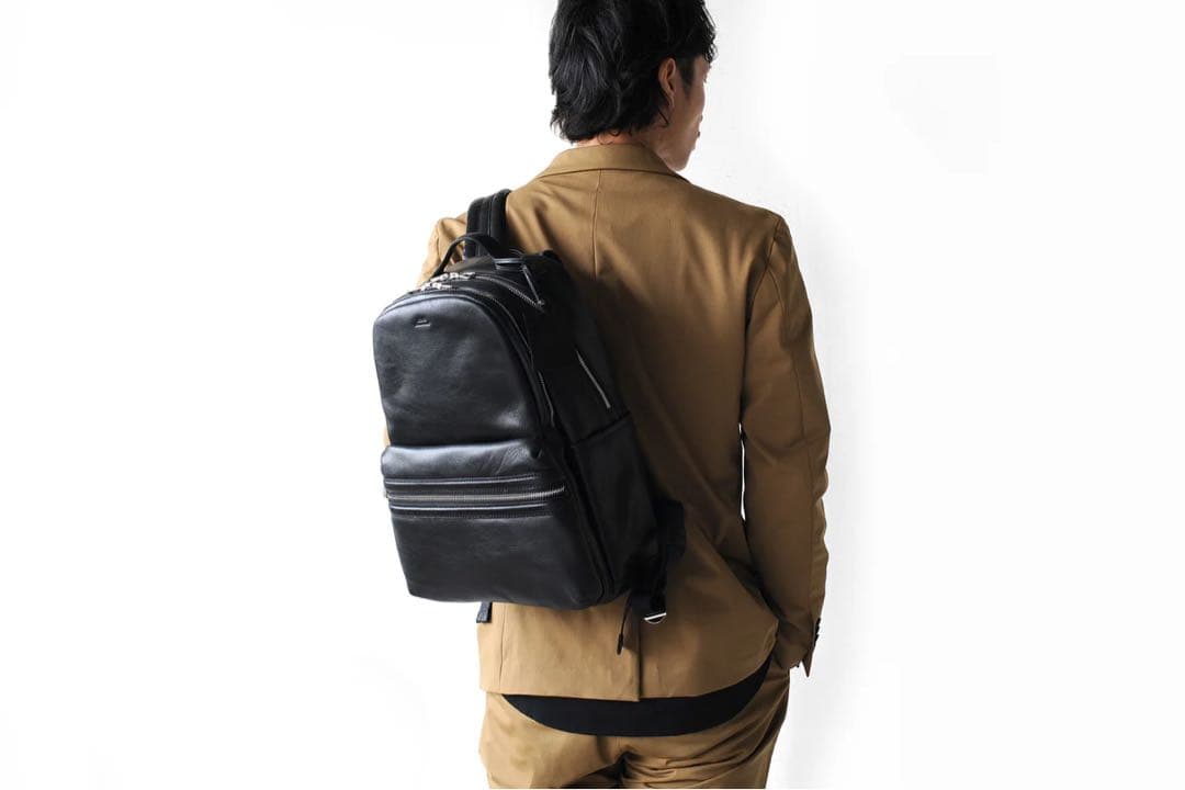オイルレザー製黒バックパック