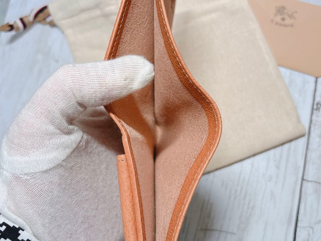 新品 イルビゾンテ ☆大人気☆ 二つ折り財布 ナチュラル