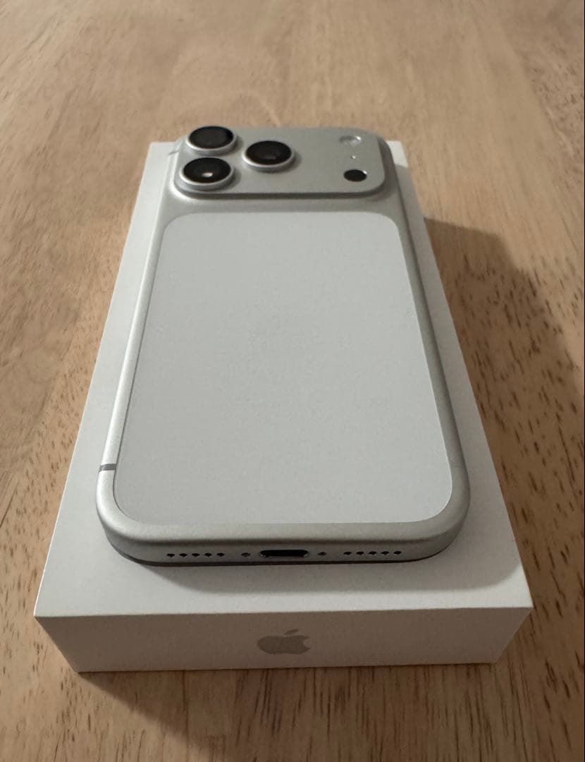 【新品・未使用】iPhone 17 pro 256GB シルバー