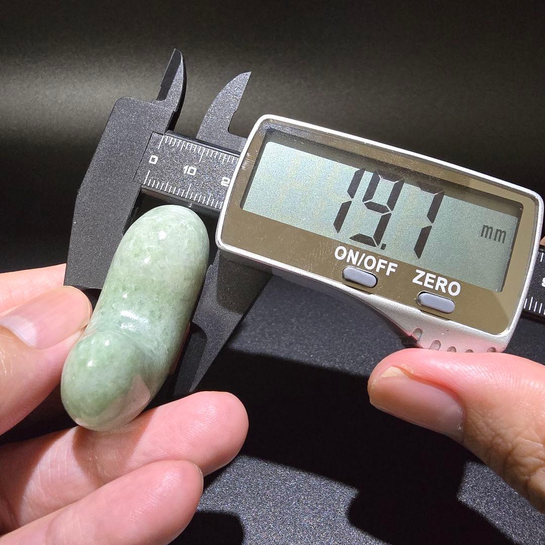 3 翡翠　天然　大型　勾玉　天然石　レア物　ヒスイ　天然石　鉱物　勾玉