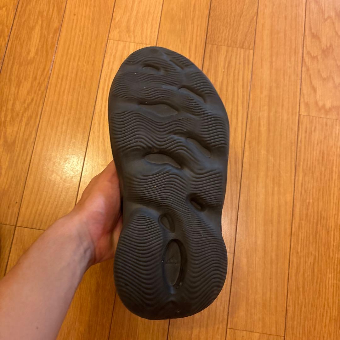 イージー フォームランナー　YEEZY Foam Runner
