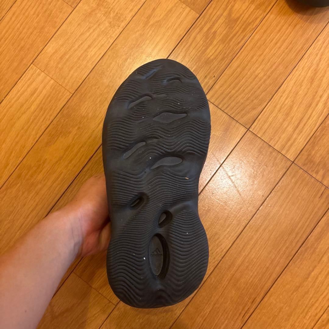 イージー フォームランナー　YEEZY Foam Runner