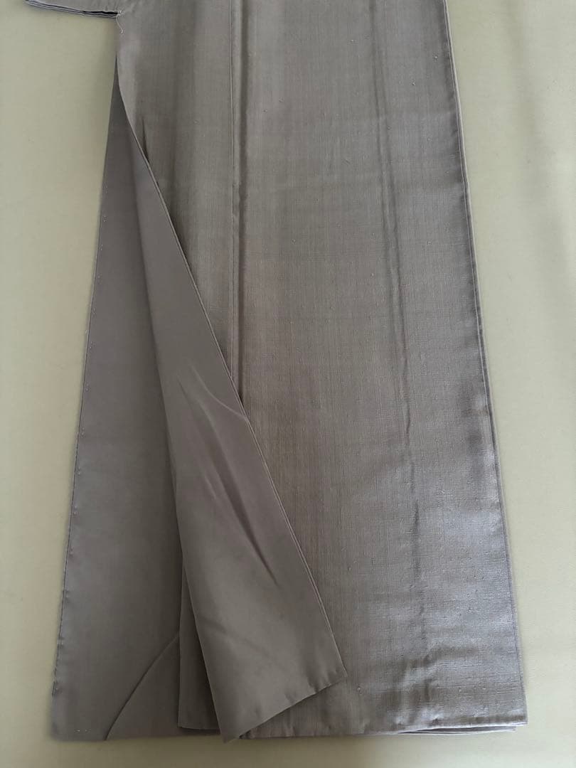 〈訳あり価格〉正絹 無地 袷 結城紬 グレイッシュパープル 洒落紋 波に千鳥