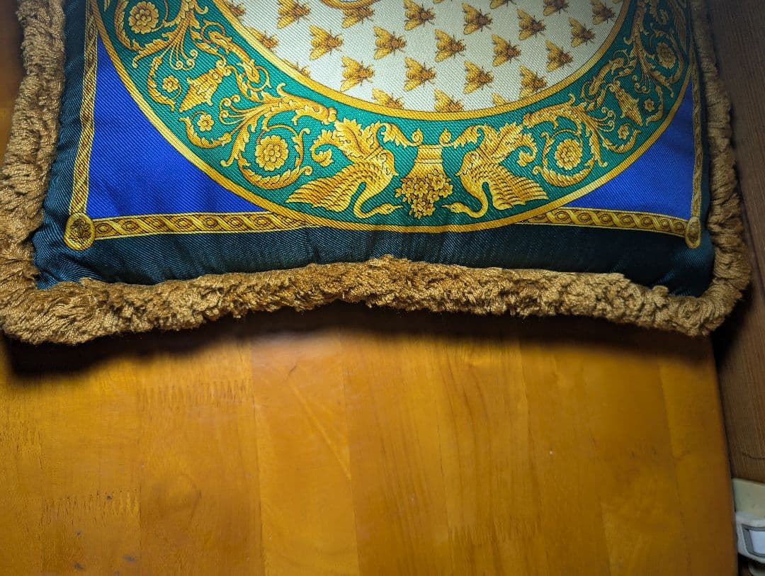 ぶ*読様 VERSACEクッション