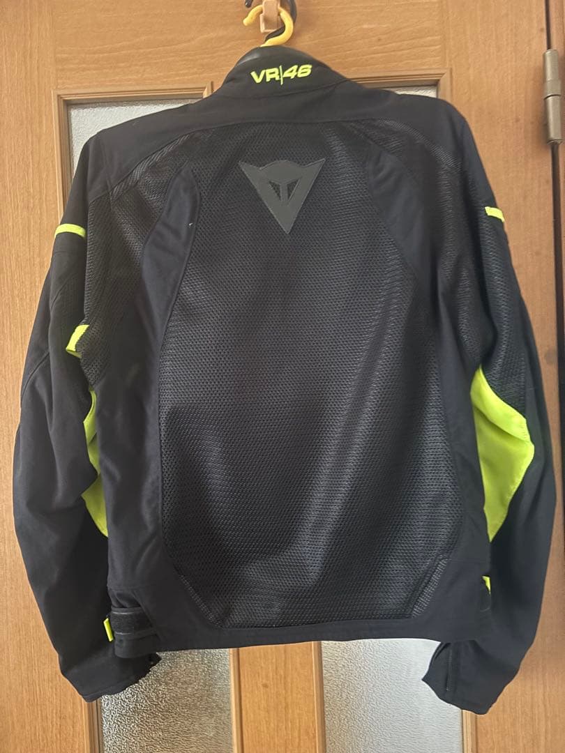 Dainese VR46 ジャケット 黒/蛍光イエロー