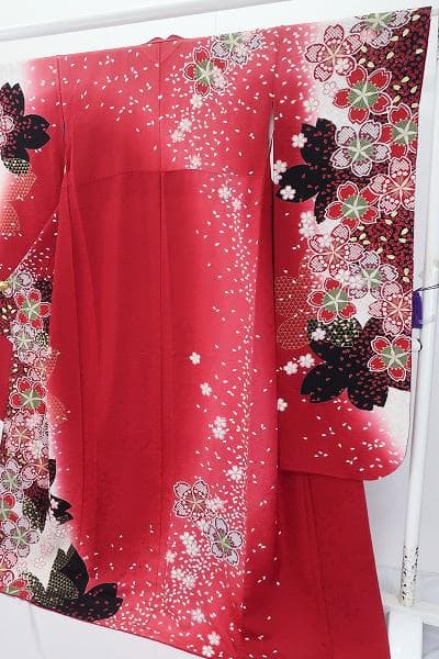 美品 振袖 赤 銀通し 桜花 金彩 身丈171cm お洒落 フォーマル 成人式