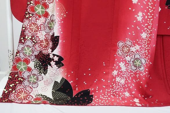 美品 振袖 赤 銀通し 桜花 金彩 身丈171cm お洒落 フォーマル 成人式