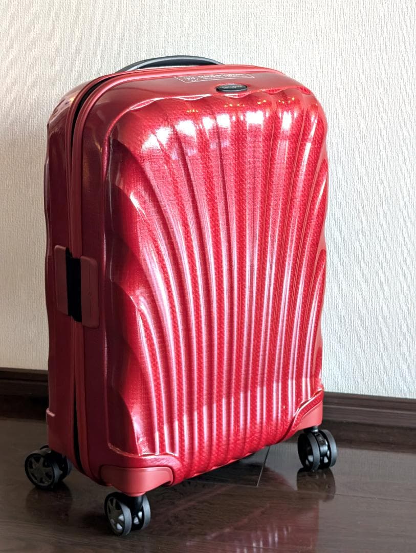 サムソナイトの新型超軽量スーツケース（機内持ち込みサイズ）