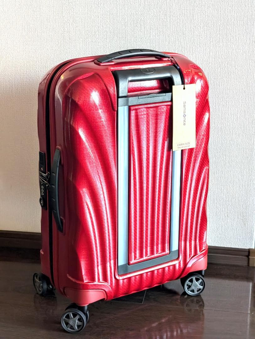 サムソナイトの新型超軽量スーツケース（機内持ち込みサイズ）