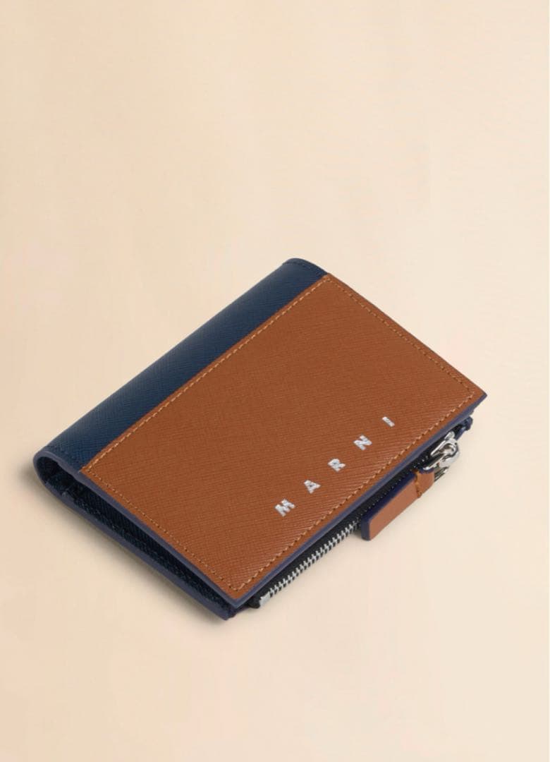 ⭐︎大幅値下げ⭐︎MARNI 二つ折りウォレット 、ファスナー式ポケット