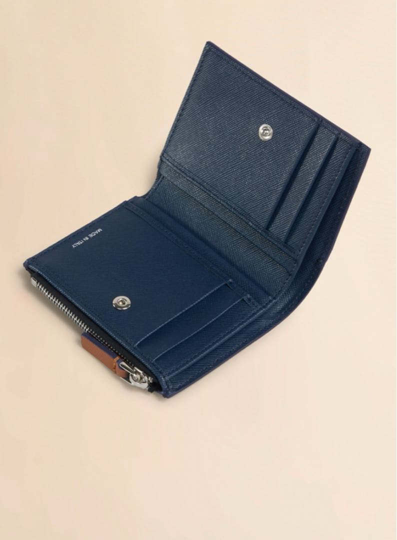 ⭐︎大幅値下げ⭐︎MARNI 二つ折りウォレット 、ファスナー式ポケット