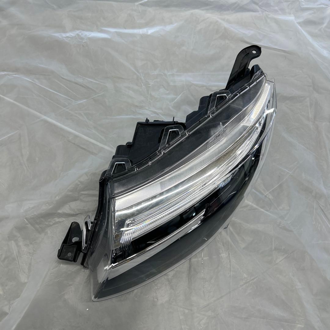ルーミー左ヘッドライト中古品