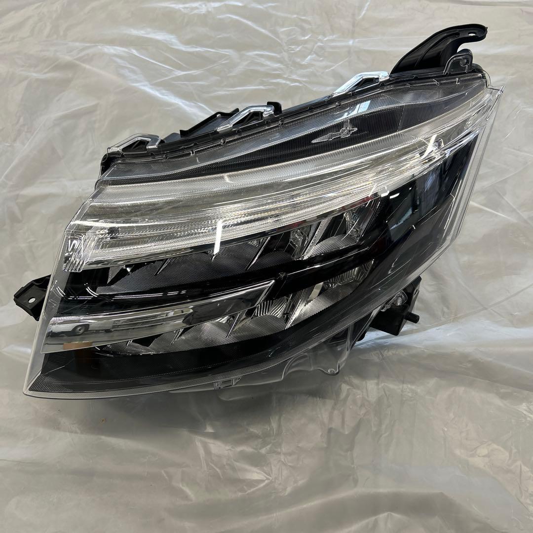 ルーミー左ヘッドライト中古品