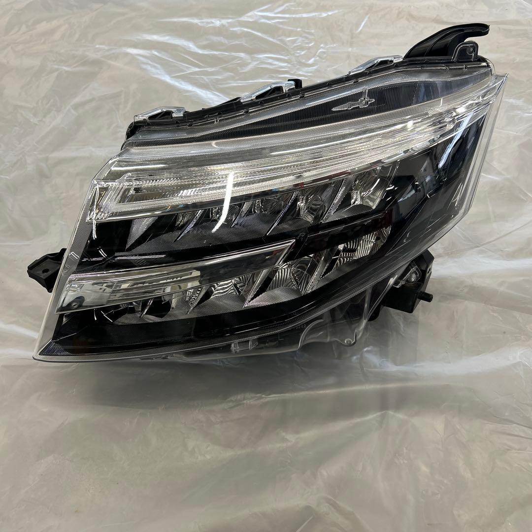 ルーミー左ヘッドライト中古品