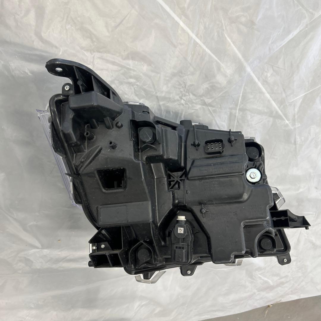 ルーミー左ヘッドライト中古品