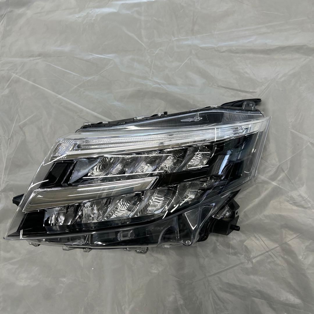 ルーミー左ヘッドライト中古品