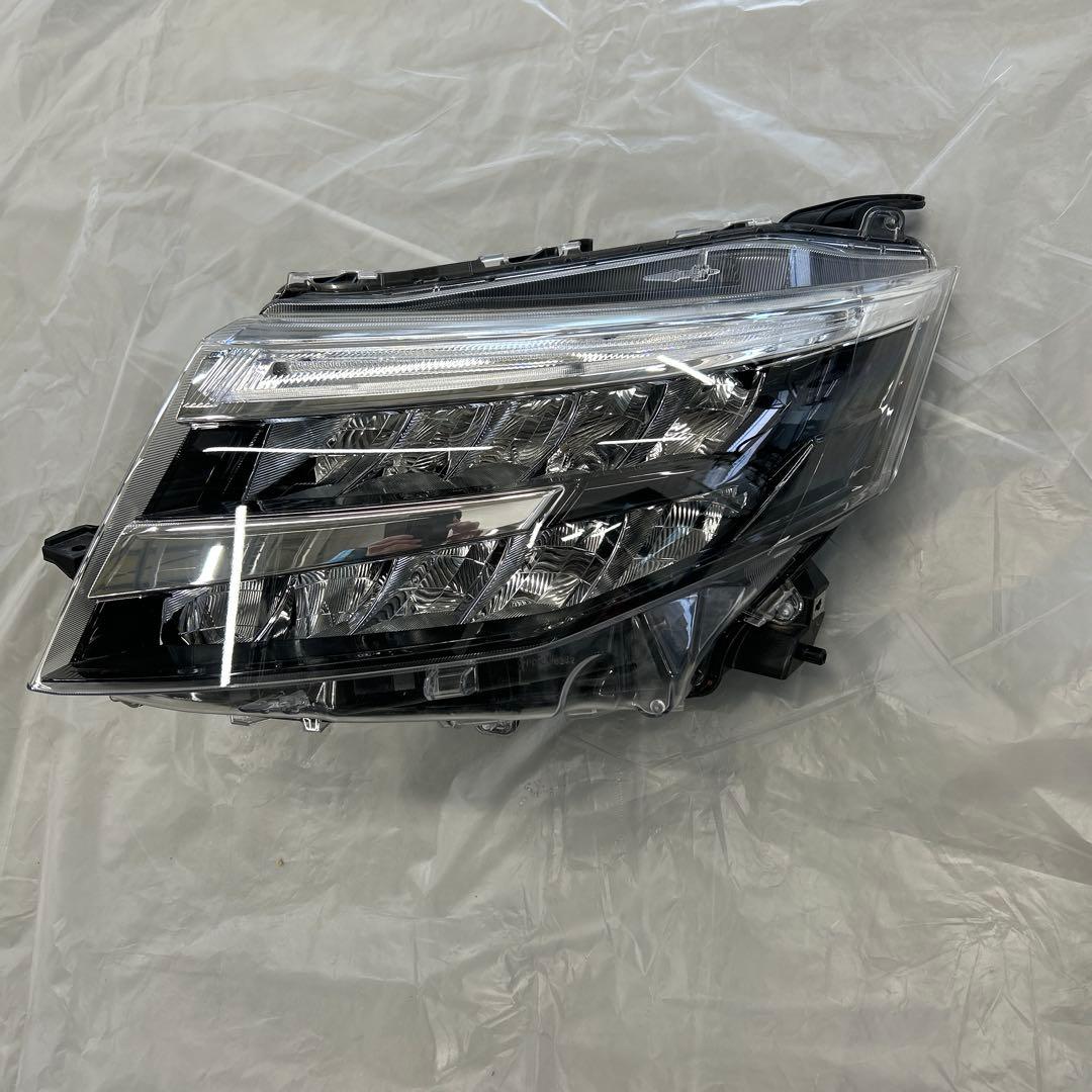 ルーミー左ヘッドライト中古品