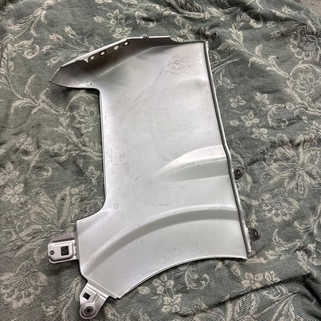 エブリィ　クリッパー17v 17w右フェンダー　シルバーZ2S ③