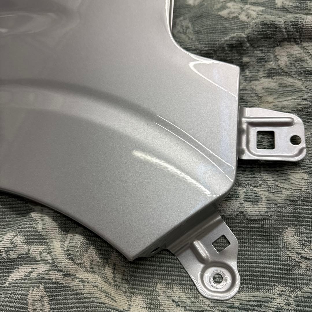 エブリィ　クリッパー17v 17w右フェンダー　シルバーZ2S ③