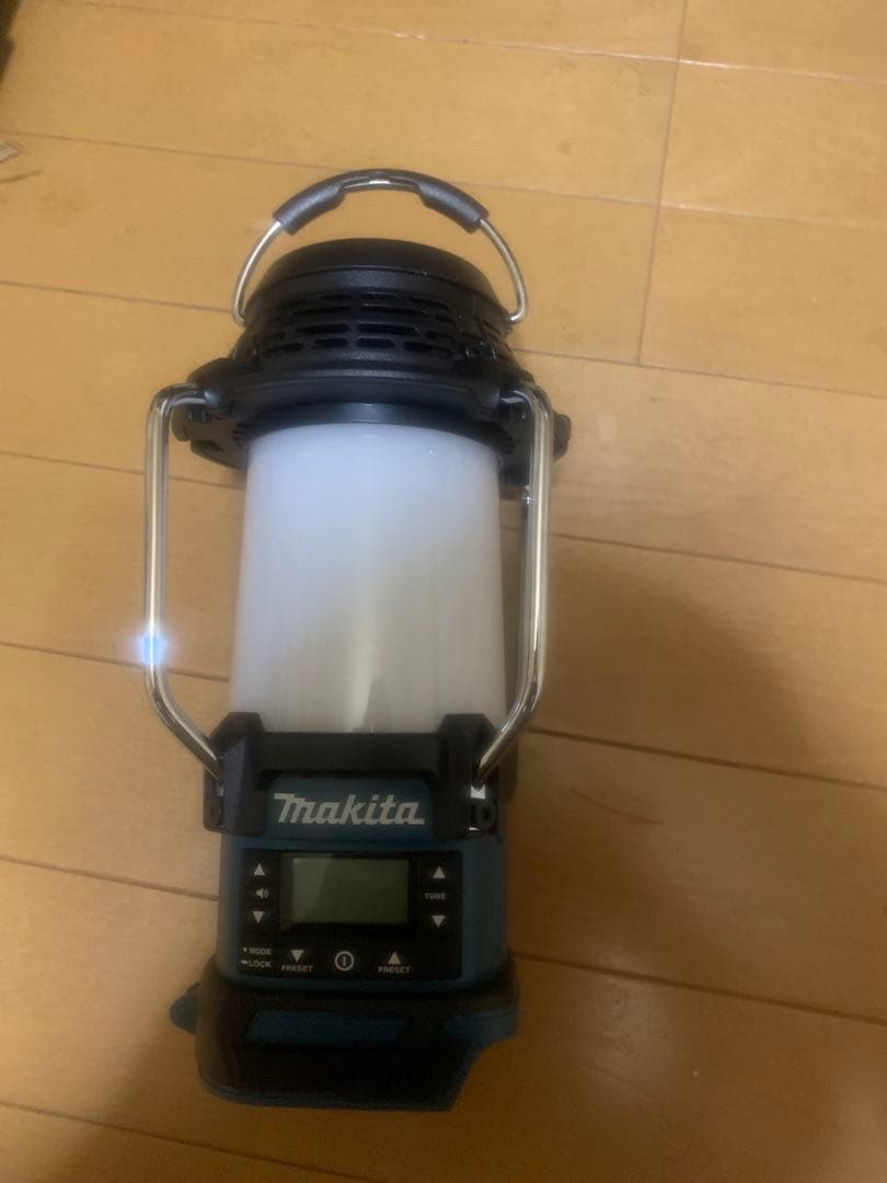 Makita LEDランタン USBポート搭載　ラジオ付き