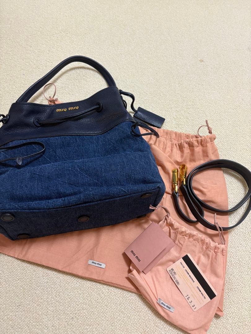 ミュウミュウ　ショルダーバッグ