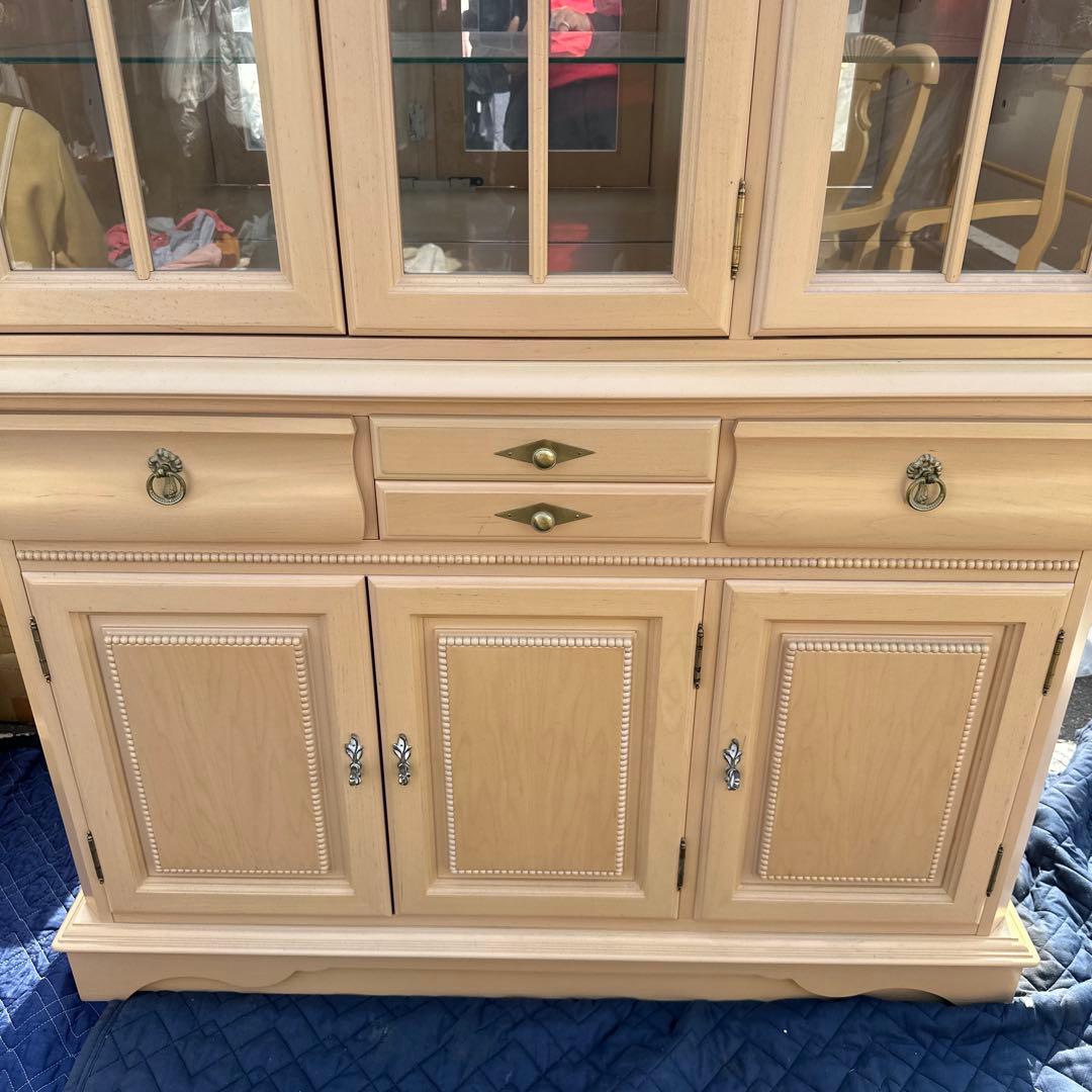 クリーム色の木製キャビネットリンホーリン大塚家具アメリカ